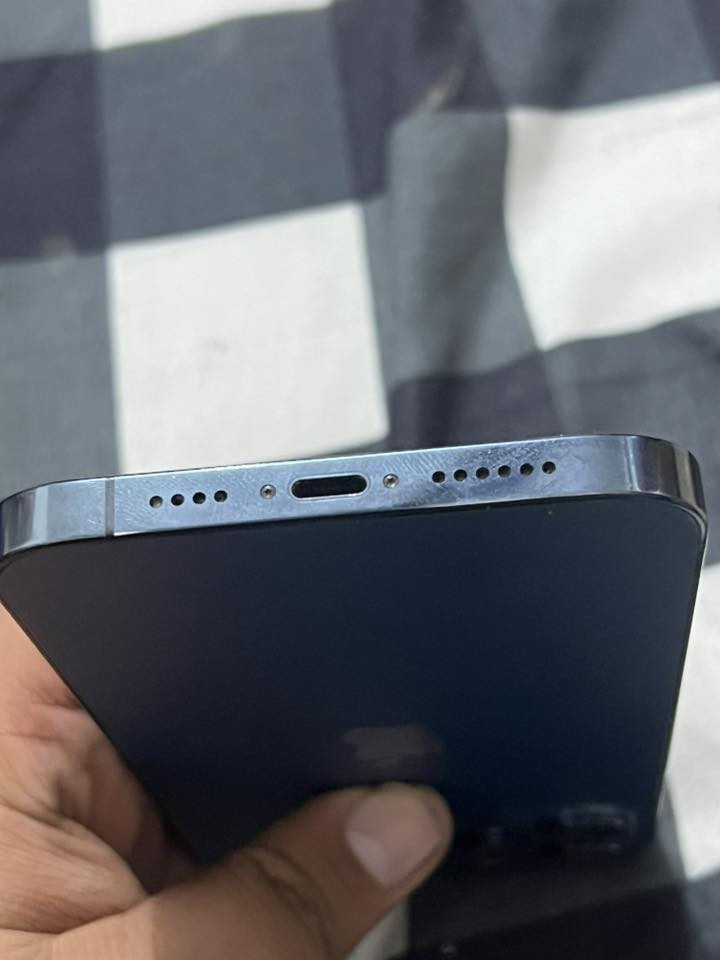 سلام عليكم ايفون 12برو ماكس مكفول كفاله عامه شرط كله بلادي بطاريه✅بلاديه✅شاشه بلاديه✅كله اصلي 
ذاكره 256🎶🙂
بطاريه٨٥🔋
كله بلادي جهاز لون نيلي 📱
سعره 510 الف 
يرهم مرواس او بيع 
مكاني بغداد 
***********
تواصل واتساب 
فدوه العينكم الي مايشتري لا يطب 
كلشي مكتوب كدامكم
