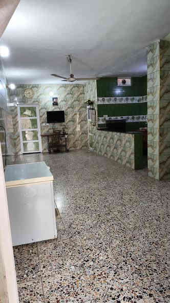 السلام عليكم من رخصة مدير الكروب المحترم بيت للبيع في بوب الشام منطقة ضيفان قرب القوس  زراعي 117 مساحه 150م خدمات كامله البيت على الشارع الرئيسي يحتوي على غرفتين نوم وصاله ومطبخ وصحيات وستقبال ومخزن بلصطح للاتصال على الرق***********
