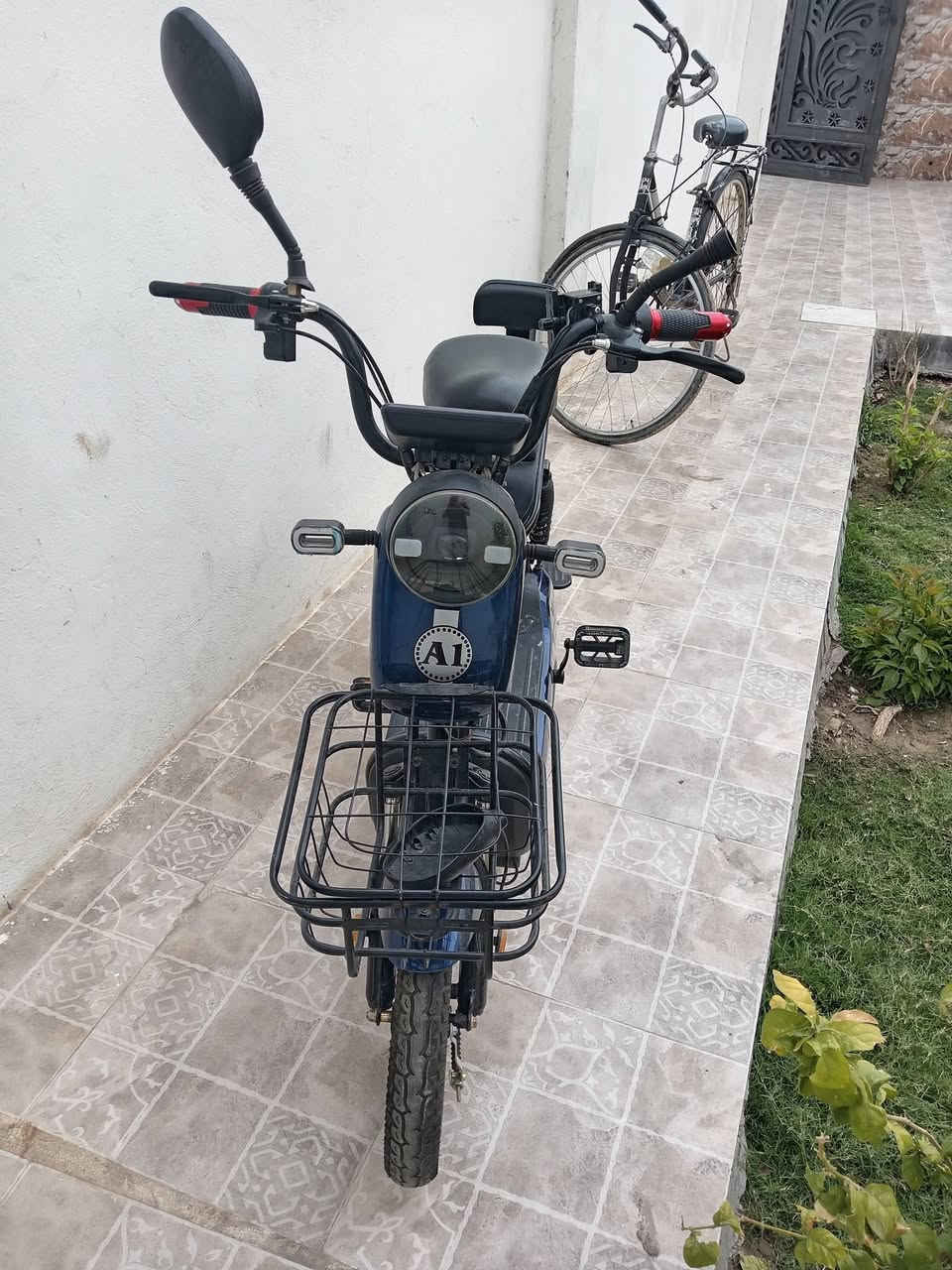 سلام عليكم..... موطور شحن حجم 14 جديد استخدام شهرين فقط يرادله بس بطاريات شويه ضعيفات ولباقي شركه...المكان الانبار الخالديه... للاستفسار الاتصال***********
