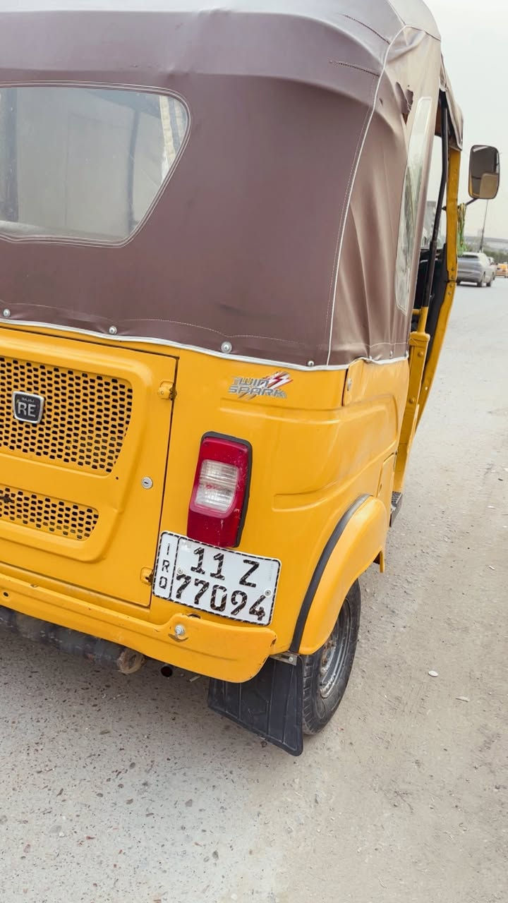 ٢١ رقم وسنويه تكتك ماناقصها اي شي كبل لشارع مصبوغه عام
***********
