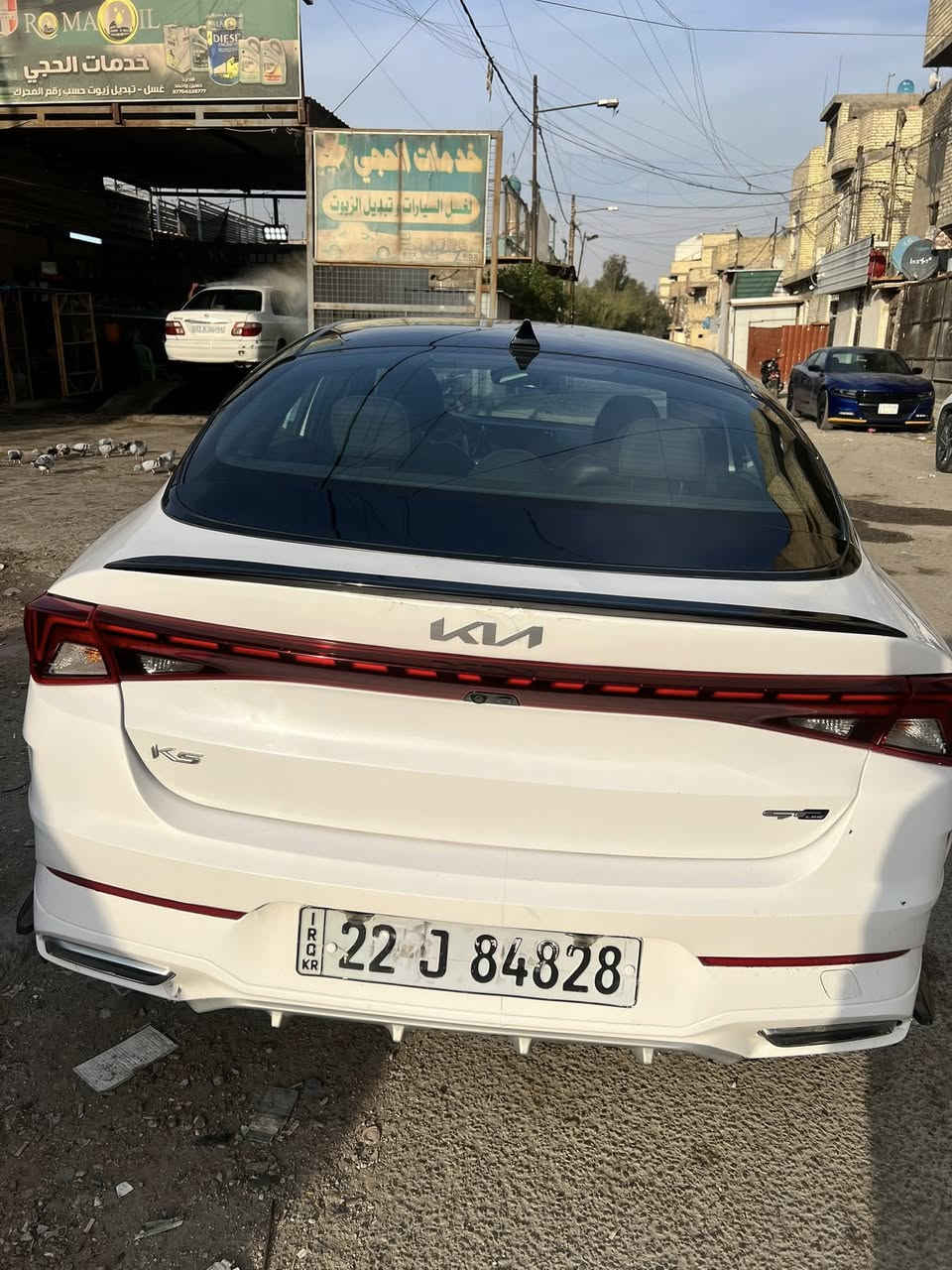 السلام عليكم 
كي فايف 2022 للبيع  رقم اربيل السياره بسمي السنويه
جيتي لاين فول موصفات 1/1
ماشيه 89 كيلو 
كير مكينه مكفولات شرط الفحص صدر جديد تايرات جديده باتري جديد 
حادثها بنيد  وقبق جنطه بدون ايرباك
وهنا بالعراق جاملغ خلف الراكب  المفروض بارد بس محلو صار ونصبغ  نصه وكل صور الحادث موجوده تحويل ثاني يوم 
المحرك 1.6تيربو✈️
‏Kia K5 2022 GT line
‌‎فول مواصفات 
لون ابيض 
لدات داخليه 64 لون متغيره 
‌‎بصمه 
‌‎ تشغيل عن بعد 
‌‎سايد بريك بصمه
‏AUTO HOLD     
شاشة كبيرة  
ستيرن رياضي D 
‌‎كامره دواره
‌‎كشافات امامي
‌‎شاشه اعطال 
رادار امامي توقف ذاتي 
‌‎رادار جانبي
‌‎مراقبة النقطة العمياء
‌‎رادار خطوط البيضاء وتحديد مسار وقيادة ذاتيه  
‌‎أشاير بالمري  
داخل أسود ملكي
‌‎كشنات جلد  
‌‎مقعد السايق  كهربائي
‌‎لايتات ‏ثلاثة عدسات زينون عالي ناصي + ليد برتقالي 
‌‎خمسة  انظمه قيادة 
فول تحكم ستيرن
‌‎كير أوتو + عادي
شحن اللاسلكي 
‌‎صندوق ‏كهربائي ذكي 
‏ نظام الملاحة
‌‎مصابيح خلفية LED
‌‎مصابيح ضباب LED
‌‎Android Auto   
‌‏Apple Carplay
اريل طياره نفكيتر
‌‎مخارج usb خلفيه
السعر 165 وبيه مجال 
مكانها بغداد حي اور 
رقم هاتف ***********
