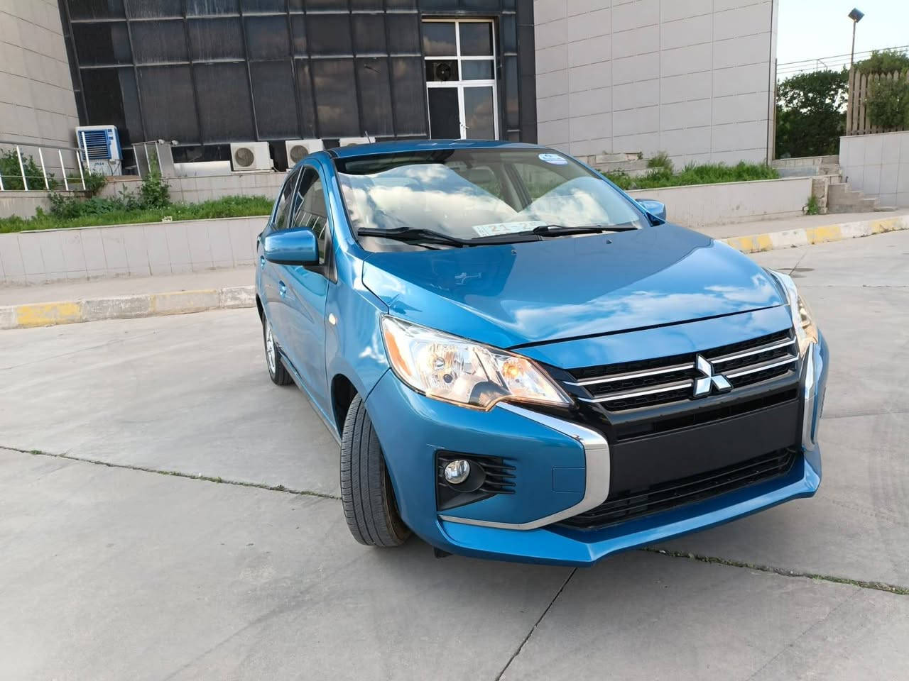 متسيوبيشي ميراج 
موديل 2023  فقط مبدل جامرلخ امامي واحد عل بلاد والباقي شرط ..  . سعر 94  ورقة .. مكلف بالنشر . ***********
