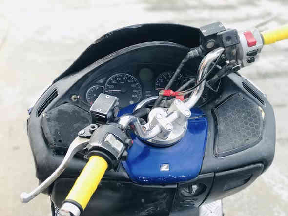 سلام عليكم فورزه للبيع كامل مواصفات لايت زنون بكلايت اشاير دشبول كلشي شغال زوج تواير جدد مفتوحه مره وحده فقط ولفات للبيع او مراوس بنامه اوراق السعر 550 وبيهه مجال قليل المكان الغراف رقم ***********
