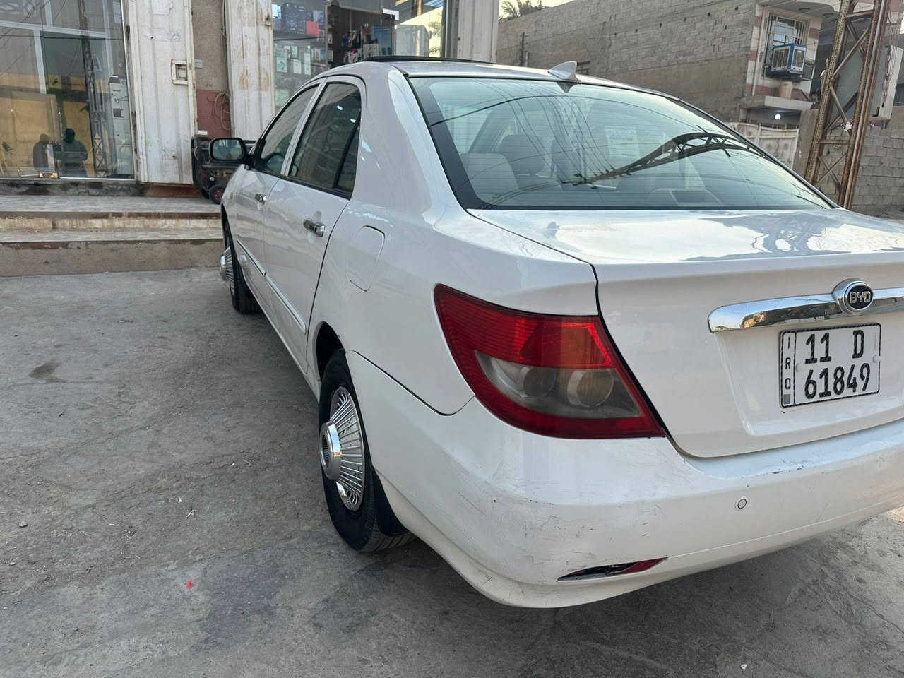 السلام عليكم 
سيارة Byd للبيع 
موديل 2011 السيارة بأسمي 
السنوية لغاية 2028 
هزة جديدة  الرقم بغداد أنگليزي 
مصفرة غرامات 
مكينة ياباني لانسر 1600 گير عادي
 تخم تاير نضيف + اسبير ما نازل 
للشارع بالنايلون ,
تبريد + تدفئه شغالات و خير من الله 
كهربائيات كلها شغالٓه 
باتري و سلف قبل شهرين مشتريهن 
صدر مبدل قبل شهر الغراض كلها ياباني 
#السعر 53$ وبيها مجال شي قليل
مكاني بغداد حي آور 
متواجد واتساب سيمكارت و ماسنچر
***********
