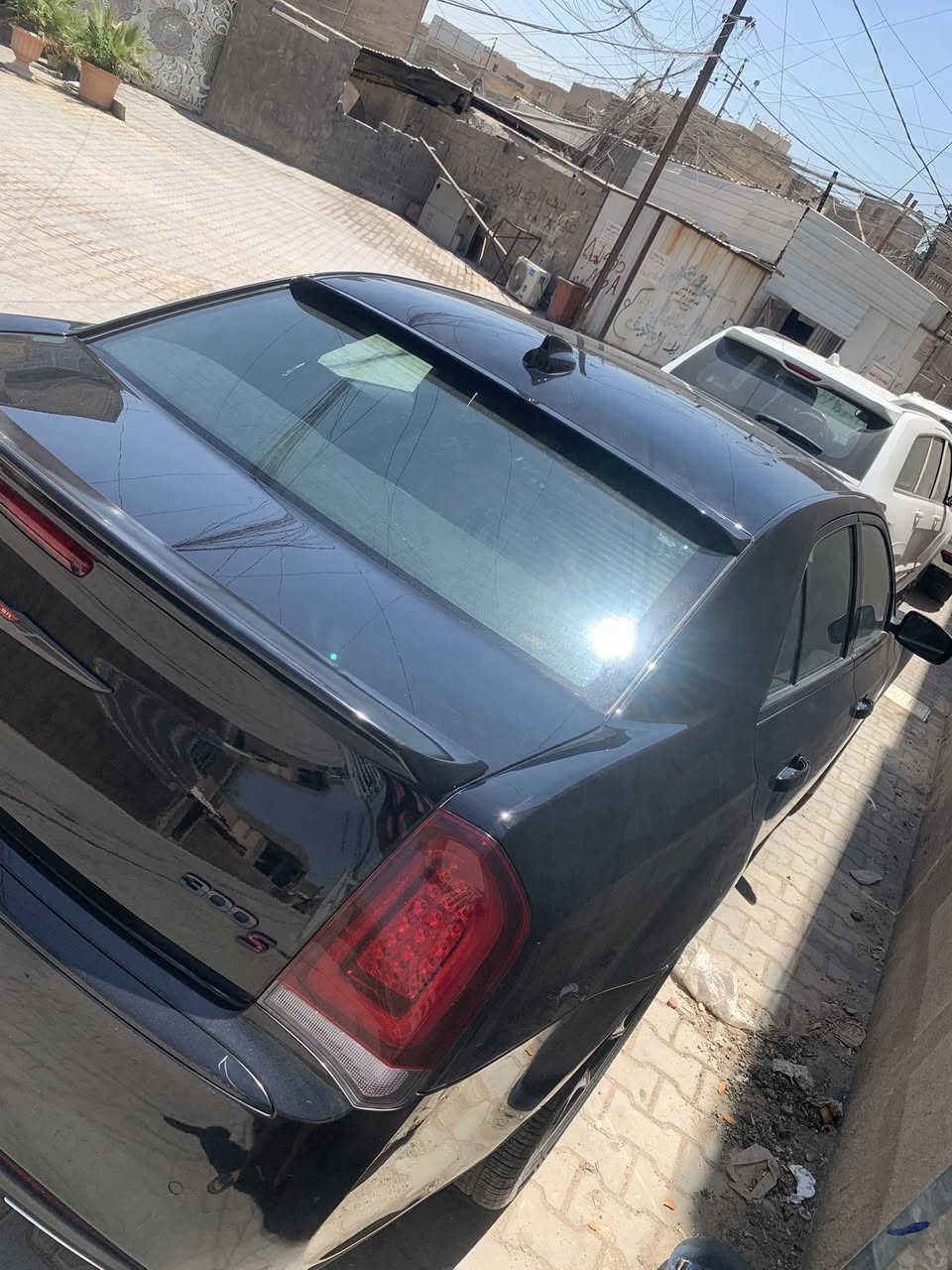 السلام عليكم
اوباما كرايسلر 2023 فئه s أمريكي 
سعه المحرك :3.6 لتر V6
300حصانlb-ftعزم حوالي264
الكير والدفع :كير اوتوماتيك 8سرعات 
دفع خلفي (RWD)ودفع رباعي (AWD)
صرفيه البانزين :تقريباً 19داخل المدينه /30على الخط السريع (MPG)
الأداء : تسارع 0-100 كم/س تقريباً 6.3-6.5 في الثانيه 
المواصفات الداخليه: شاشه 8.4 أنج 
وكاربلاي 
مقاعد جلد كهرباء تدفئه وتبريد 
والسياره مكفوله كفاله عامه 
وكير ماوس
وحادث السياره بس دعاميه وجاملغ وموجوده صور الحادث 
لون السياره اسود دبل بلاك 
ولايت زنون LED
رقم صاحب السيارة ***********
