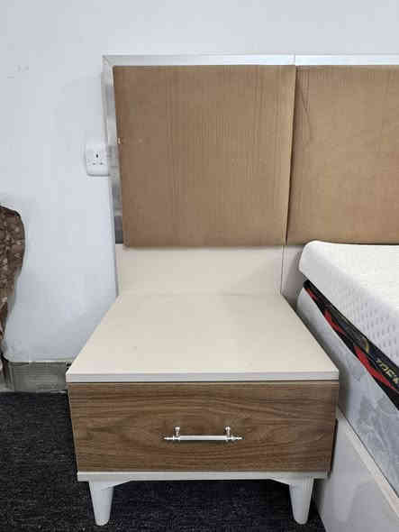 غرفة نوم نظيفة ما مستعملة 
طبقه طبيه 
دوشك 
كومديات 2
ميز تواليت 
سرير 
كنتور
للتواصل واتساب: ***********
