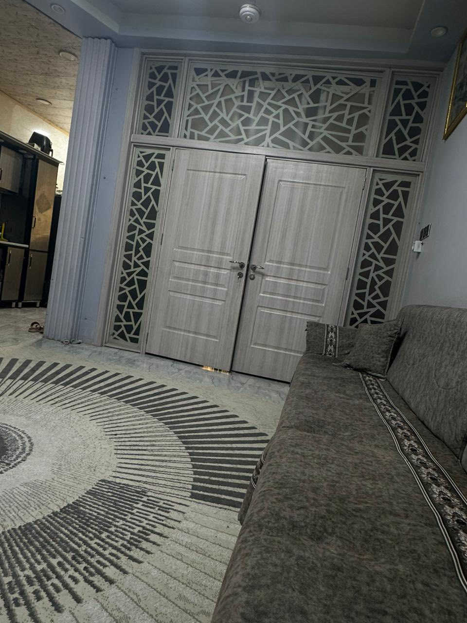 السلام عليكم للبيع او مراوس حسب القناعه
بيت 100 متر طابقين  كربلاء طريق بغداد عامود 44 ع الخدمي قريب ع الشارع يصلح لسكن ويصلح حسينيه 
***********
