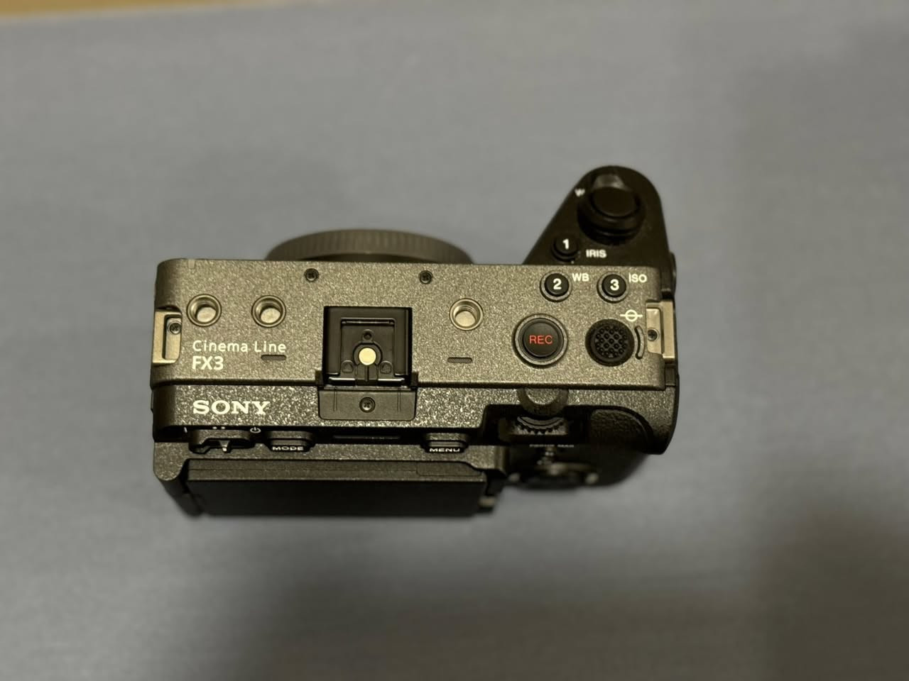 السلام عليكم
كاميرا  sony fx3  للبيع نظيفة جداً جداً مشتغلة شي بسيط ما يعادل خمس ساعات 

الملحقات 

-شاحنة اصلية تاخذ بطاريتين

-بطارية اصلية 

-الهاندل 

-كارتون


**إذا كنت صاحب هذا الإعلان وتريد حذفه لأي سبب، رجاءا أرسل رسالة إلى الدعم الفني**
