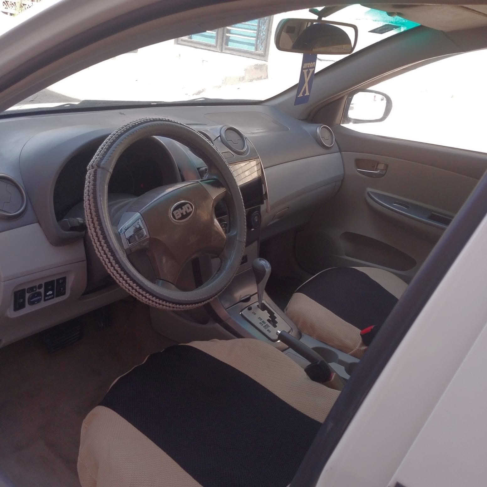 للبيع بي واي دي جي3 
فول مواصفات بصمة كير اوتو 
مكينة جديدة قبل سبوع شاده 
بيه صبغ جاملغ الخلفي فقط 
منظومة بانزين كله جديدة 
رقم بغداد بسمي 
مكان بغداد الرصافه السعر 55 
***********
