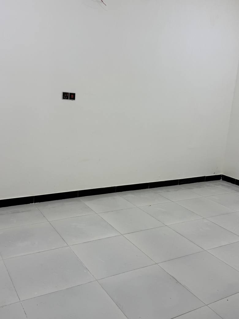 السلام عليكم يتوفر دار سكني في باب الهواء
مساحه البيت 200متر 
البيت يحتوي علئ غرفتين واستقبال ومطبخ وصحيات 
الببت جديد
سعر البيت 90وبي مجال
*********** البصرة, العراق
