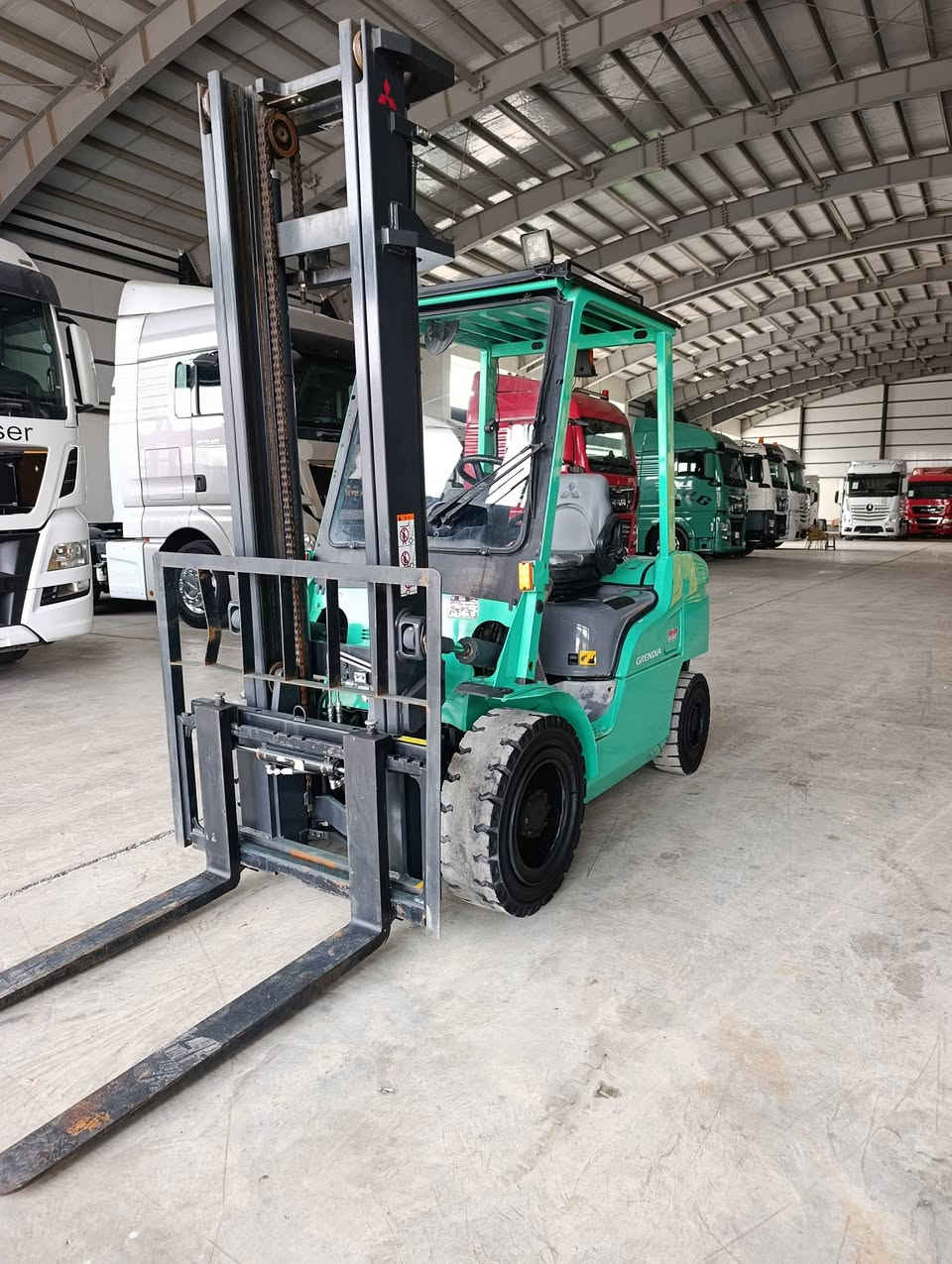 بيش الرافيعات الشوكية 
عالم الرافعات في العراق میسبوشي 2016
 حجم  3 طن مستخدم أوربا فقط دخول جديد      جب عالي 2  قطع ارتفاع الجب  4  مترات   
 3 حركات  محرك s4s  ديزل  آوراق منفيس مؤقت مشتغله قليل شوكيه مكفول كفاله عامە   
للاستفسار   عن السعر اتصل على الأرقام  ***********  ابو ڤاران
 او مراسله واتساب  يوجد توصيل 🚚 الى جميع المحافظات @جميع
