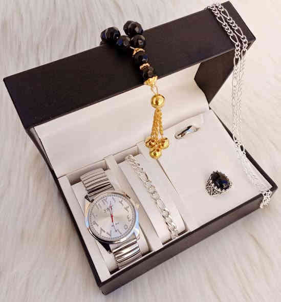 #عروض
#هدايا #رأس_السنه🔥👇
اجمل الهدايا رجاليه ونسائيه 🎁
ســعر السيت ب 10 الـف 😍
والتوصيل 5 لجميع المحافظات❤️‍🔥
للحجز والاستفسار مراسلة الصفحة 
اذا مو نفس الي بالصورة توصلك (لا تستلمها) 
ملاحظه: العلبه للعرض يجي السيت بعلبه هدايا حجم صغير ✨واذا نفس العلبه سعر يختلف 
للاتصال ***********
واتساب ***********
