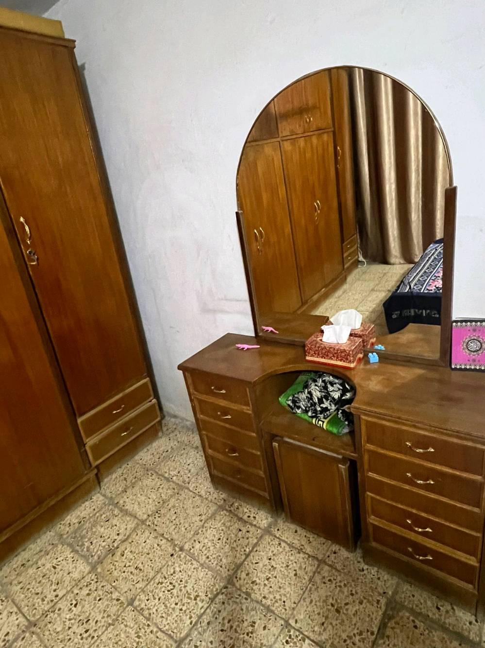 غرفة للبيع كامله
0771065320رقم الهاتف
السعر٦٠٠