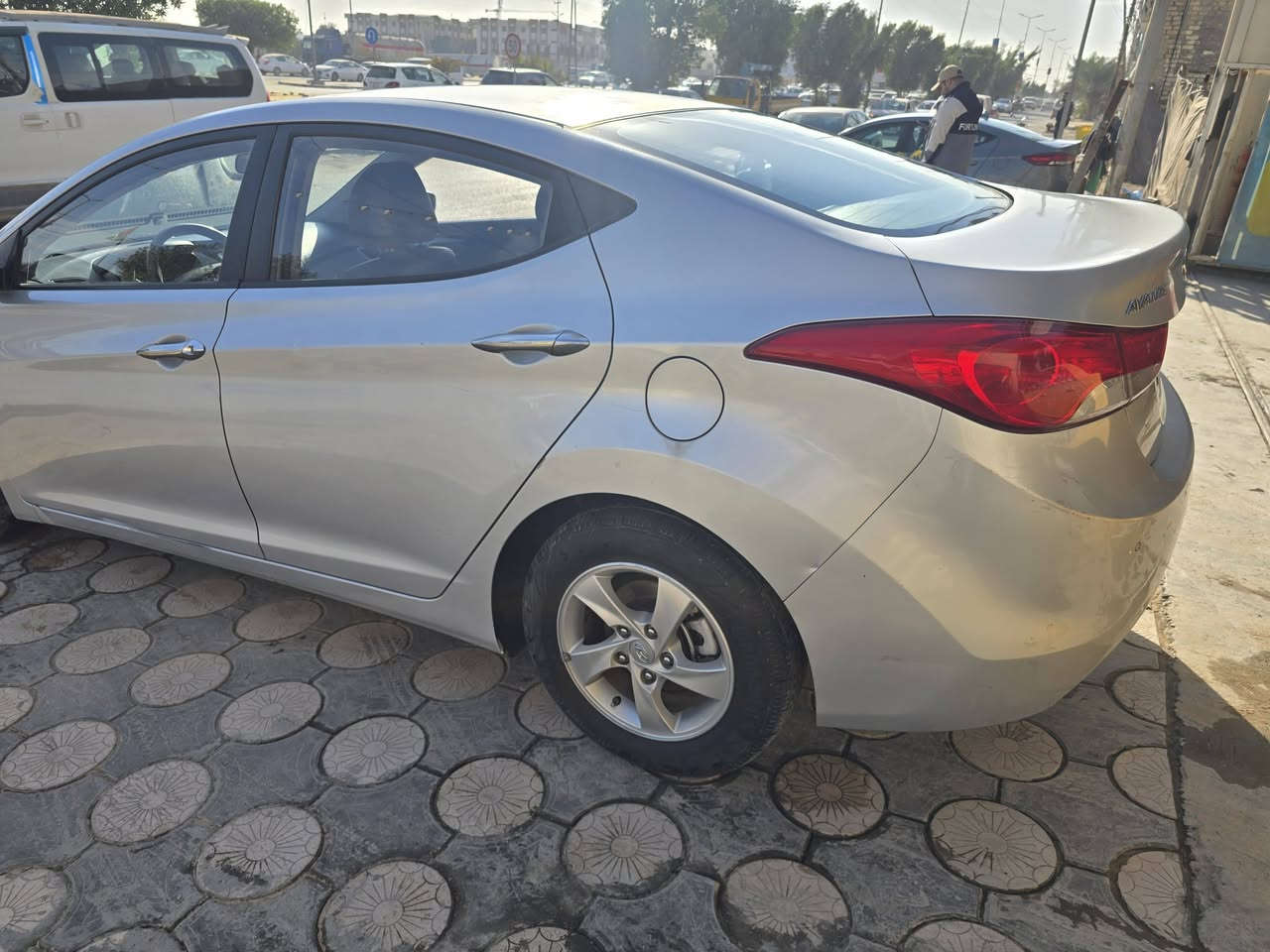 السلام عليكم
هونداي النترا 2011 مضلع لون سلفر 
رقم بغداد باسمي السيارة 
ممشى العداد 150 الف كيلو 
السيارة اشاير بالمري 
تحكم ستيرن 
شاشة 
٦ ايرباك 
بدون حادث قوي مجرد طخات 
مكفولة من الصبغ والتبديل
 كير محرك مكفول  محرك 1.6L جي دي اي 
حدادية 80% بيها بارد طرف الجاملغ الامامي جهة السايق 
السعر ٩٥ مكان نجف 
***********
