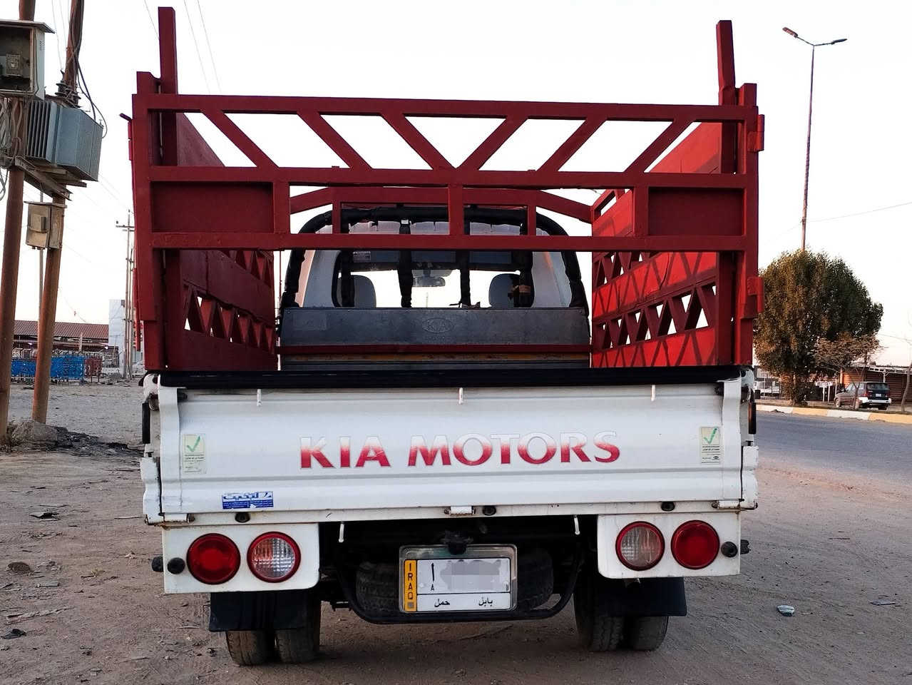 ​🚗 كيا حمل (2700) موديل 2018 - للبيع
المواصفات: 
​النوع: كيا حمل.
​المحرك: 2700 (نظام تشغيل وكفاءة ممتازة).
​الموديل: 2018.
​الرقم: بابل (ألماني أصولي).
​المكان: بابل.
​حالة البدي والضرر:
​السيارة تحتوي على صبغ في أماكن محددة (موضحة بدقة في الصور المرفقة).
​وبيها جوة البنيد القفل 
​✅ السيارة مكفولة كفالة عامة من: (المكينة، الكير، الأكسل، الشاصي، ورقم الشاصي).
​⚠️​اذا​ مو شراي لا تتعب روحك واتعبني 
​السعر: 105 ورقة قفل.
​للاتصال: ***********
