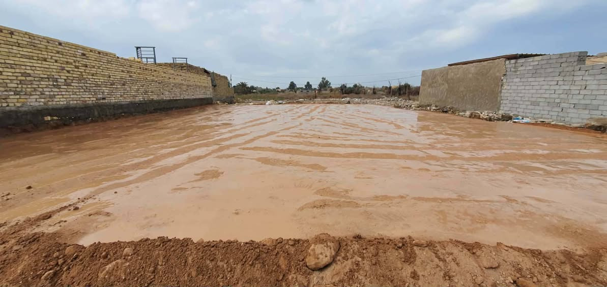 اللهم صل على محمد وآل محمد 🤲🤲🤲
دار للبيع مساحه ٢٦٠ تجعيب طابوك الارتفاع متر غرفتين وصاله ومطبخ واستقبال البناء بلوك كلاب معكود بي غرفتين وصاله ومدخل وصحيات داخليه ومطبخ حار باقي بس مطبخ بارد وستقبال بدون عكاده  قياس الغرف ٥× ٤ صافي قياس الصاله ١١ × ٤ قياس المدخل ٤× ٣ قياس المطبخ ٥×٤ قياس الستقبال ٧×٤ وقياس الكراج ١٠٠ متر مربع بيت كلش جبير  صور البناء كله موجوده من الدفان لحد العكاده   موجوده بتعليقات عنوانه براكيه شارع المعمل قرب جامع الخزاعل بجه المستوصف يبعد عد الشارع 150 متر
بجه المستوصف السعر ب  25  وبي مجال قليل 
أرقام ***********
