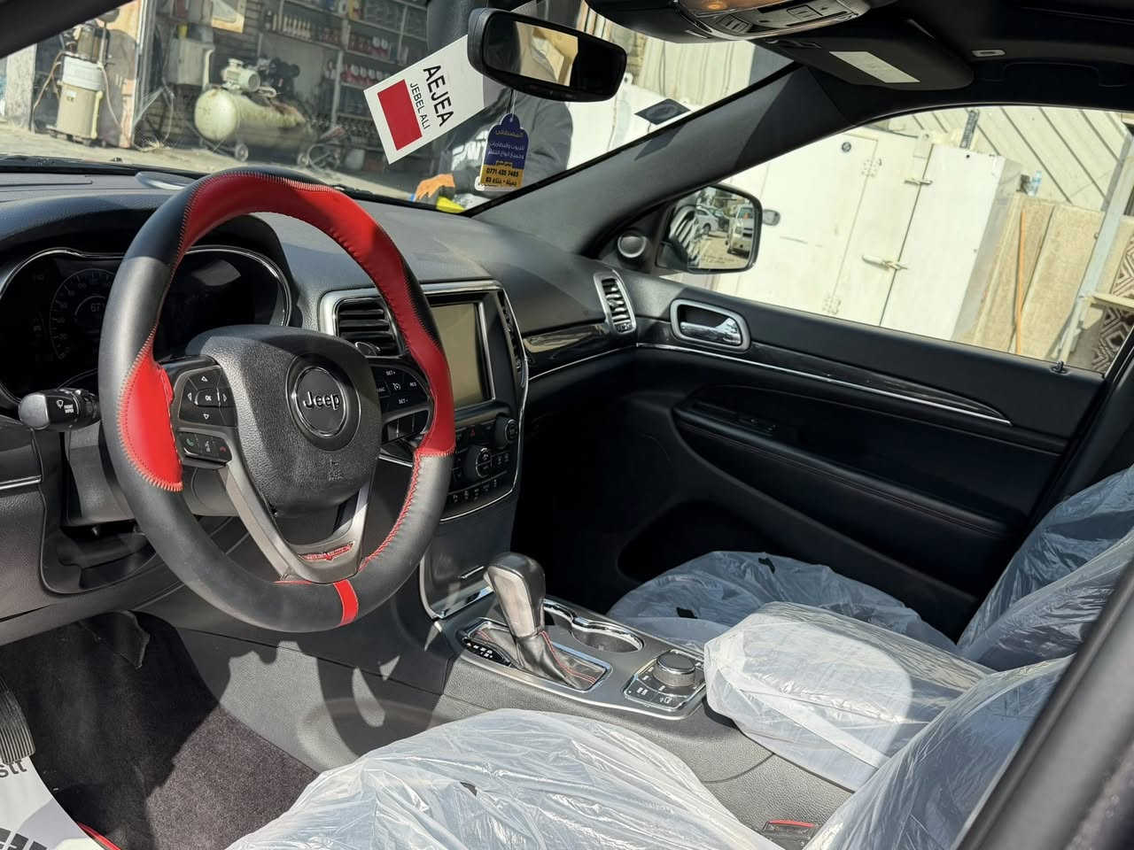 السلام عليكم
جيب لاريدو 2017 وارد أمريكي رقم بغداد 
مكينة 6 سلندر 3600 
مواصفات :- ترايل هوك 
🔹 فتحة سقف
🔹 بصمة تشغيل وابواب وتشغيل عن بعد
🔹شاشة كبيرة
🔹 فور ويل +جكات 
🔹 وضعيات قيادة 
🔹 دواخل اسود 
🔹 تحكم ستيرن 
🔹اوتو ستوب + ايكو 
الضرر واضح بل السونار موجود بل المنشور 
السيارة بغداد

***********
