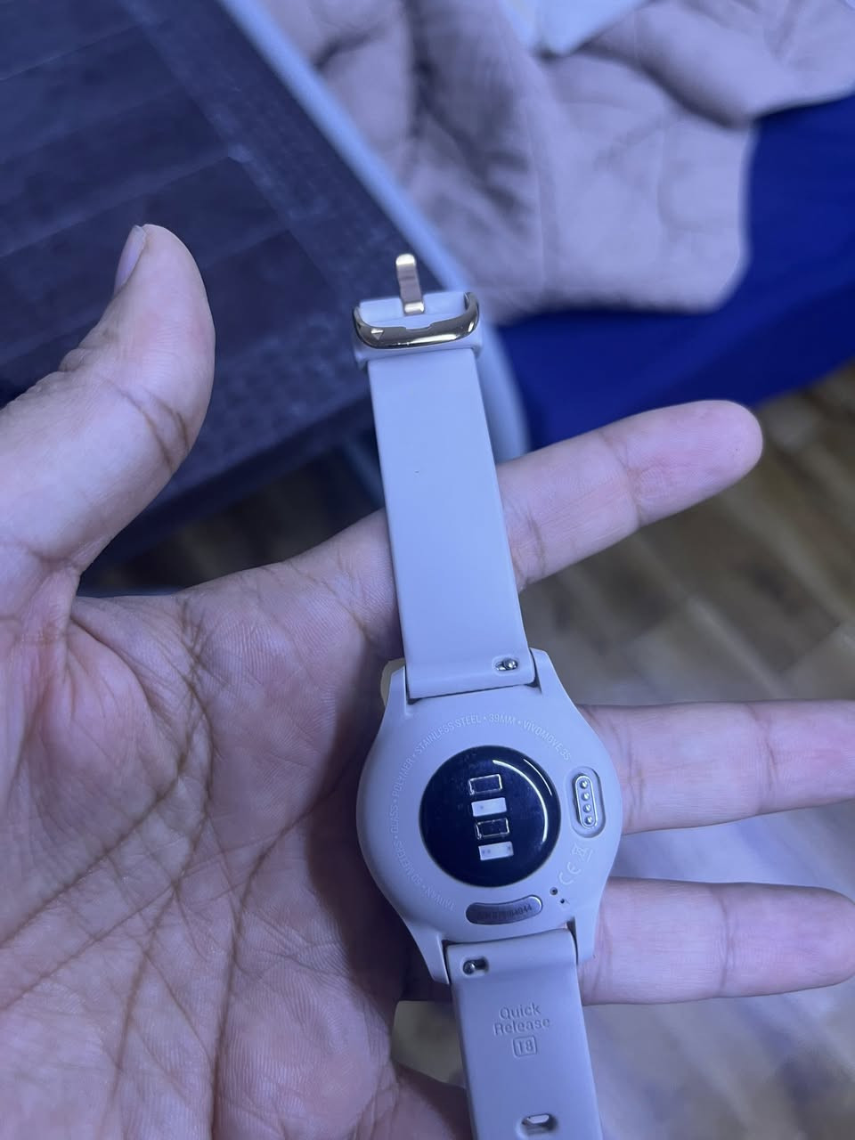 للبيع
مشتريهن جديدات مو باله ،السعر 200 الف 
توصيل موجود ***********
