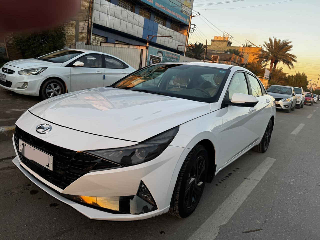 النترا وارد خليجي 2023 ابيض بغداد 
مكينه 1.6 فتحه تحكم استيرن قطعتين تبريد ماشيه 30 الف 
بيها ضربه بالبنيد كد شبر راجع بارد رايدها 158 ورقه 
رقم صاحب السياره  ***********
