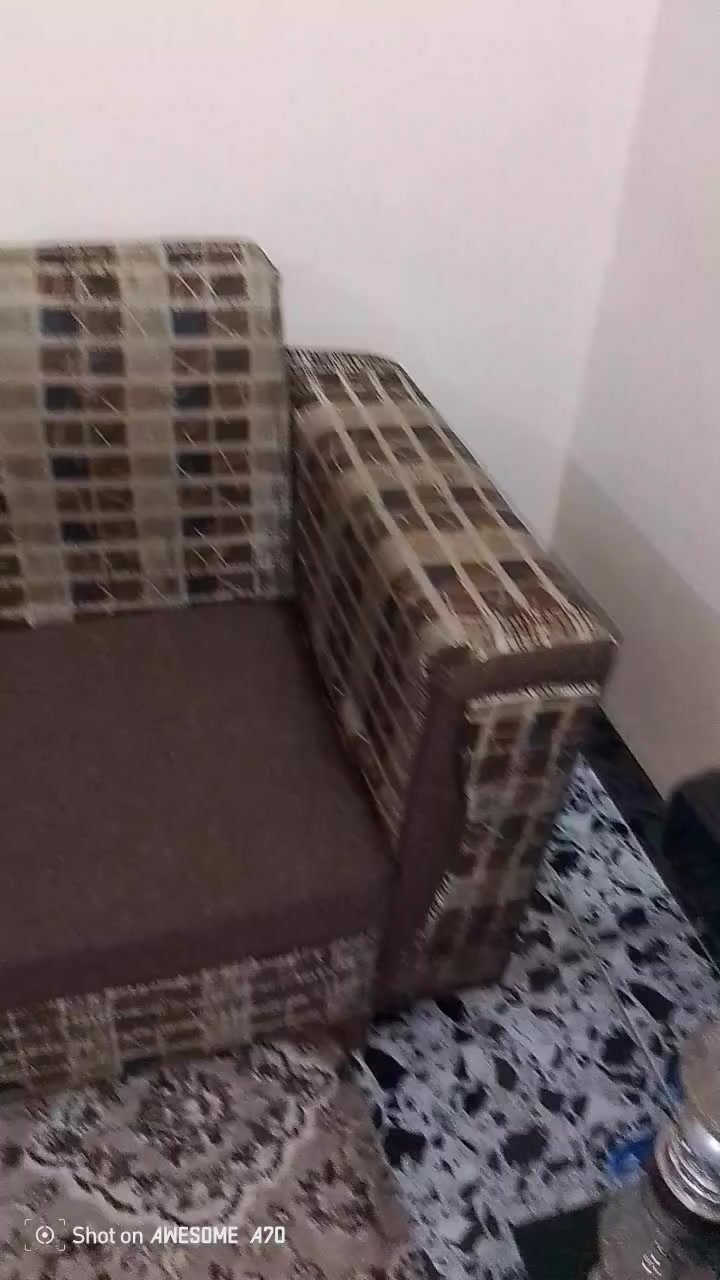 ديوان للبيع مستعمل السعر 100وبي مجال  ***********
