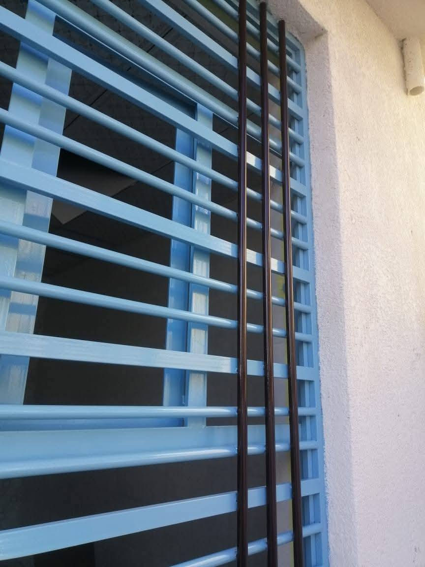 سلام عليكم صباغ متفرغ بيوت +شبابيك بوب محجرات تصل ع رقم ***********
