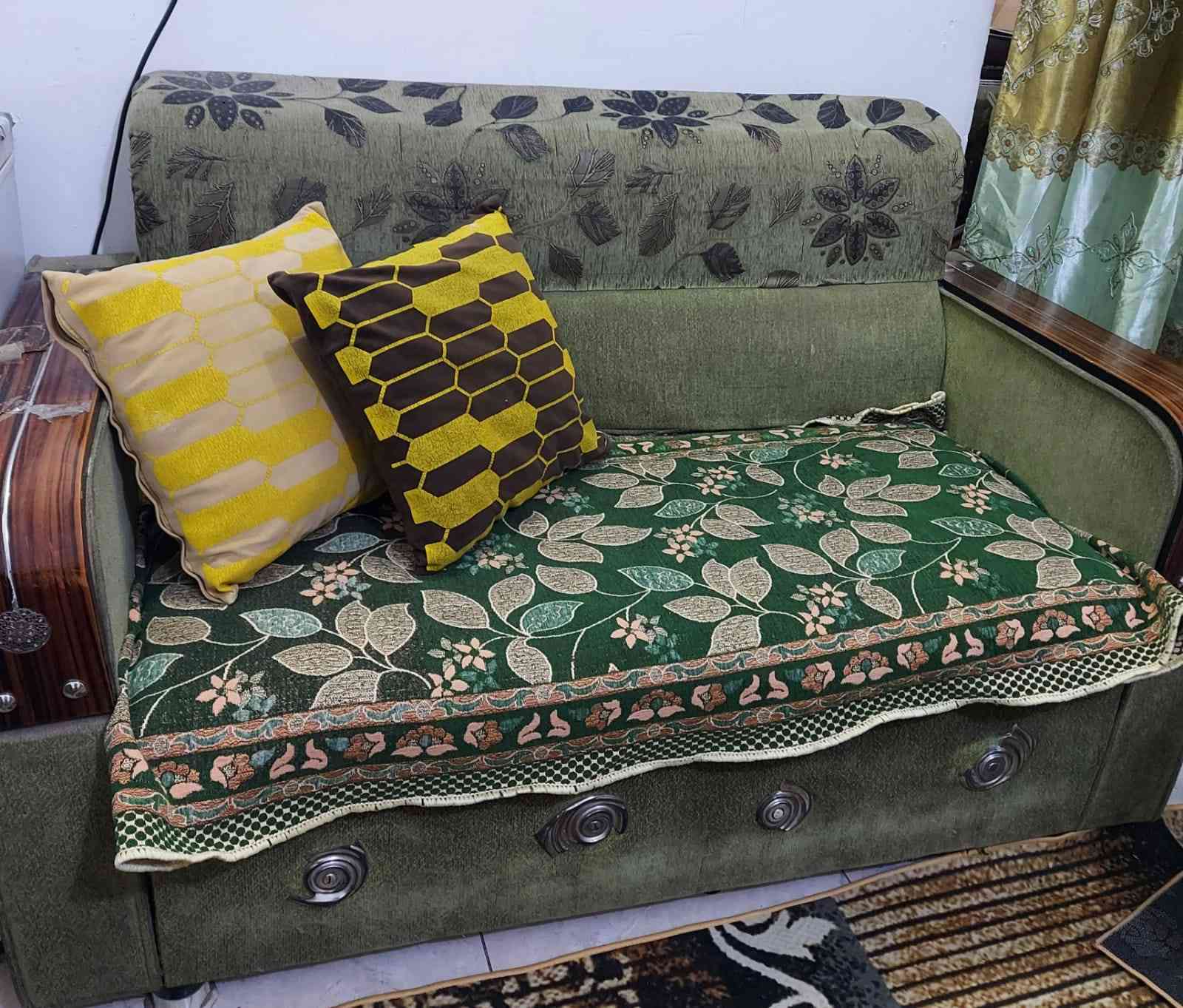 بوفيه عدد ٦ قطع سعر الوحده ١٥ وذا كلهن بيه مجال 
جربايه نفر السعر ١٠٠ بيه مجال 
جربايه نفرين مع دوشك السعر ١٢٥
اوفن السعر ٤٠
مرايه وجهين قطعتين السعر ٢٥ بيه مجال 
طباخ منضدي السعر ٧٥ نوعيه داخل الصوره 
تخم قنفات ٨ مقاعد السعر ١٠٠
كنتور السعر ٤٠ 
مكتب كاشير السعر ٥٠ 
ميز فورميكه السعر ٦٠
ميز خشب السعر ٢٥ يتكبر ويصغر
للاستفسار ***********يتوفر توصيل
