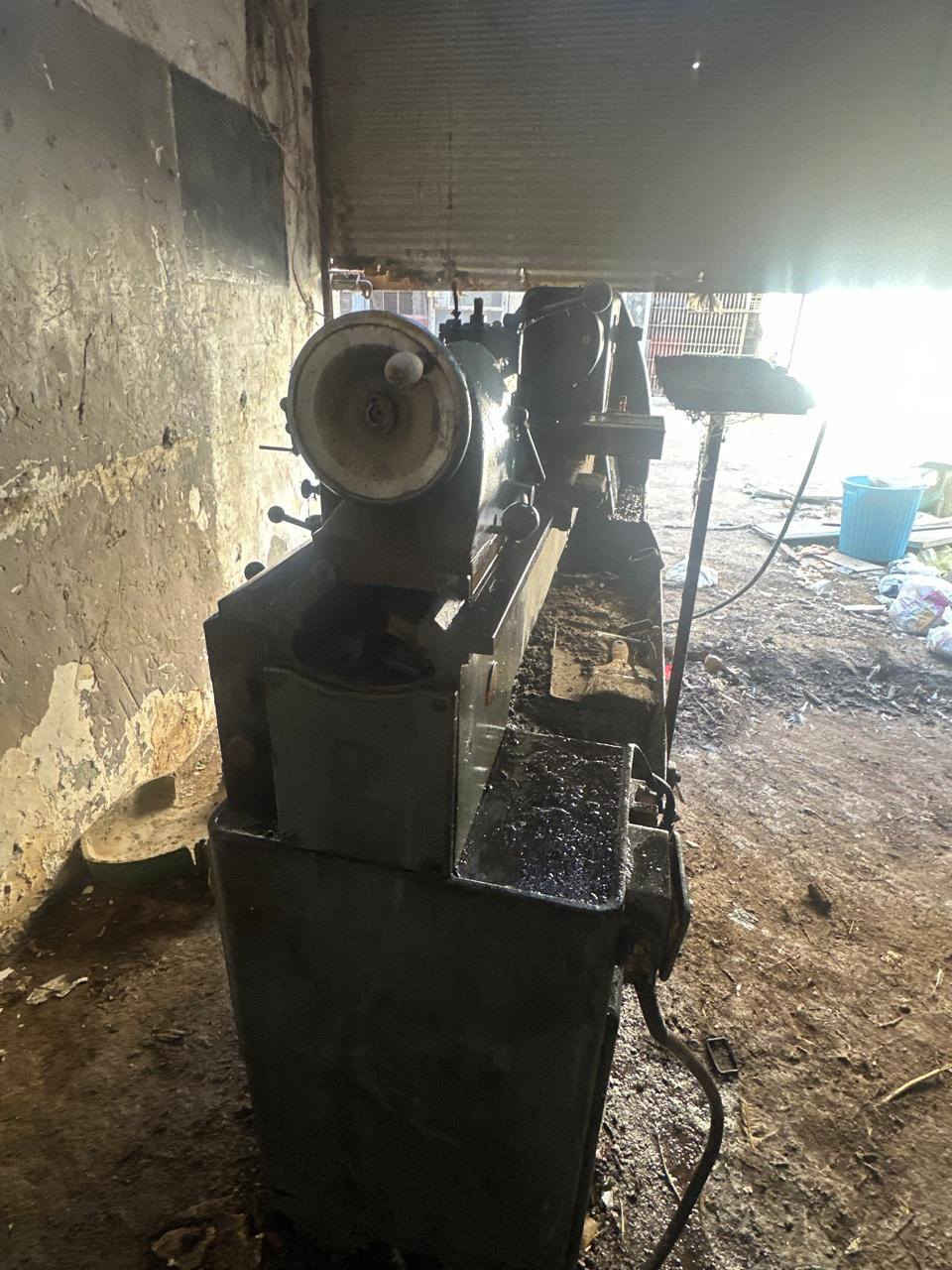 📢 إعــلان بيع معمل تورنة كامل
السلام عليكم ورحمة الله وبركاته 🌿

يوجد معمل تورنة للبيع يحتوي على:
⚙️ تورن عدد (2)
 • الأولى: صناعة روسية
 • الثانية: صناعة ألمانية
 • الحجم: متر

🛠️ معدات إضافية:
 • دريل ثابت
 • كوسرة قطع
 • سناور تعديل شيش حديد
 • مقص

📍 الموقع: بغداد – حي العامل
💡 المعدات نظيفة جداً ولكن متروكة (غير مستخدمة حالياً).

💰 السعر الكامل للتورنات والمعدات: 7,000,000دينار عراقي وبيهن مجال للشراي

📞 للاستفسار والمراسلة: ***********
