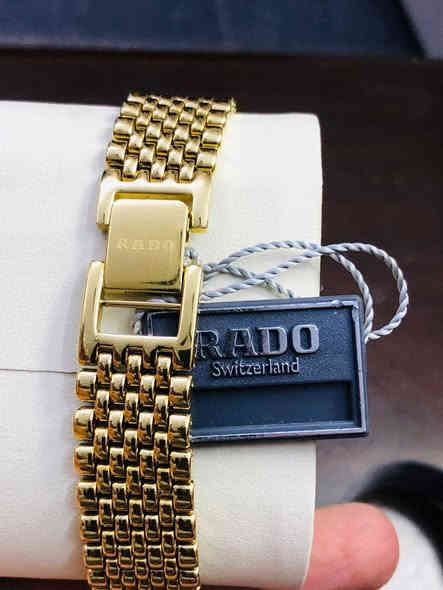 ساعة رادو  ( RADO) فلورنس      
سويسري اصلي انتاج الثمانينات 
مينه خليه النحل 
كواتز - تغليف ذهب      
لوك غير مستعملة 
مع العلبة الأصلية والكرنتي  
للاتصال ***********
