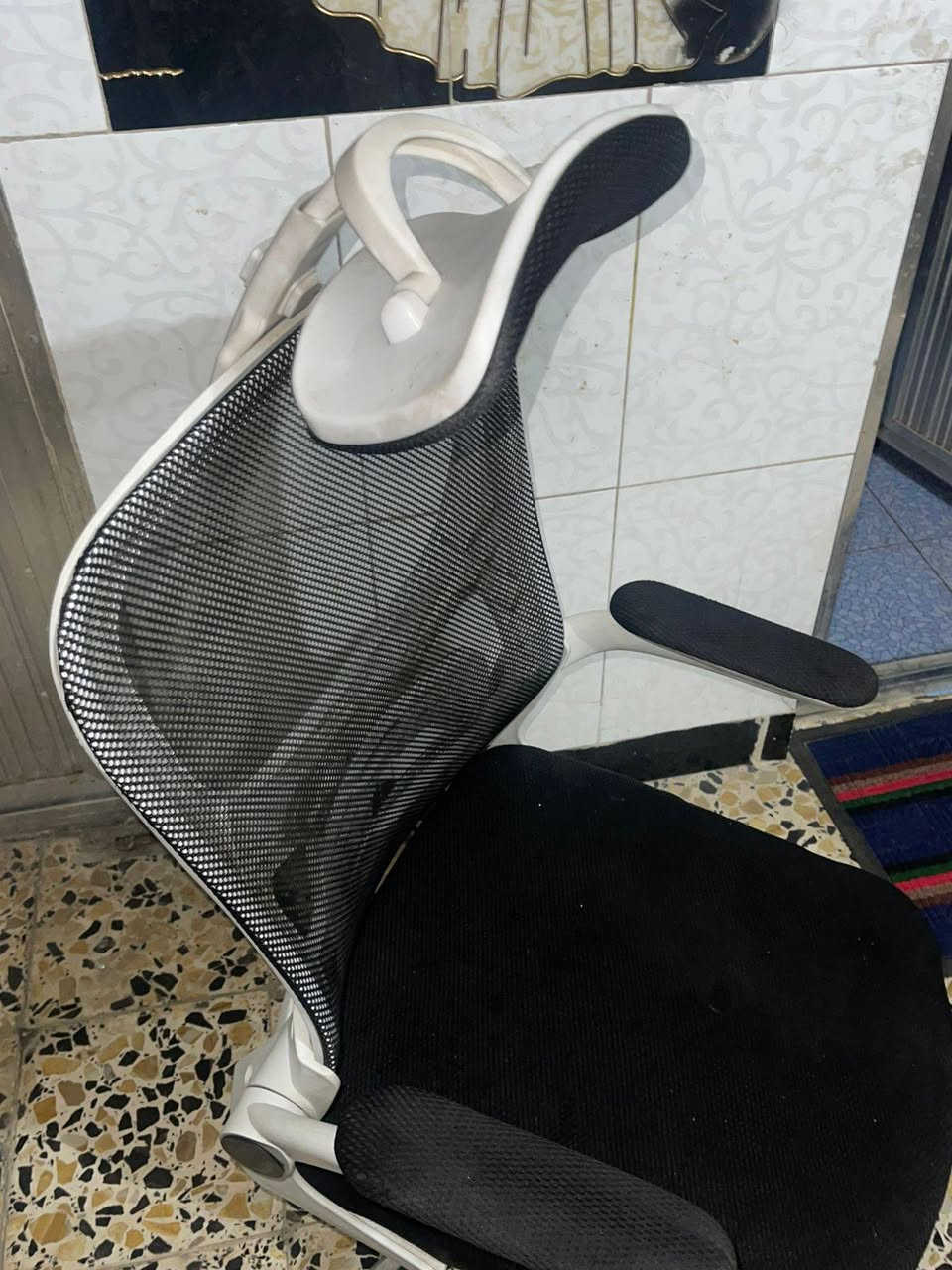 السلام عليكم 
للبيع " كرسي مكتبي ياباني " 
للدراسة او ساعات العمل الطويلة جداً مريح 
يصعد وينزل و راس الكرسي هم ينرفع وينزل
المكان بغداد /  حي تونس 
للتواصل خاص او على الرقم 
***********
