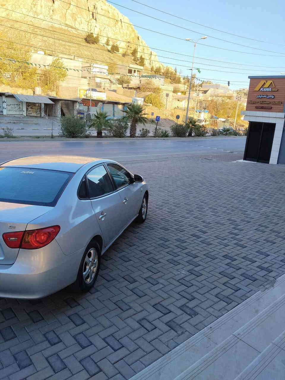 سەرەتا بەناوی خوا
هۆندا ئەڤانتی مۆدیل ۲۰۰۹ 
قەپات مواسەفات بەس سڵاید نییە
مەکینە ۱٦ دەکشن بەرز 
گێڕوو مەکینەو تەبردی ساردو گەریمی  بەشەرت 
شەقفی بەشەرت بۆیاخ نییە بێ دەعموو لێدراوی 
هەردو جامی هەڵگیراوە 
برێکی بەستراوە 
٤ تایەو ویلی لۆکی لەژێرە 
سعری 45گەڵاو معامەلە 
شوێن سەیدسادق 
***********
*********** 
قیستو قەرزم نییە
