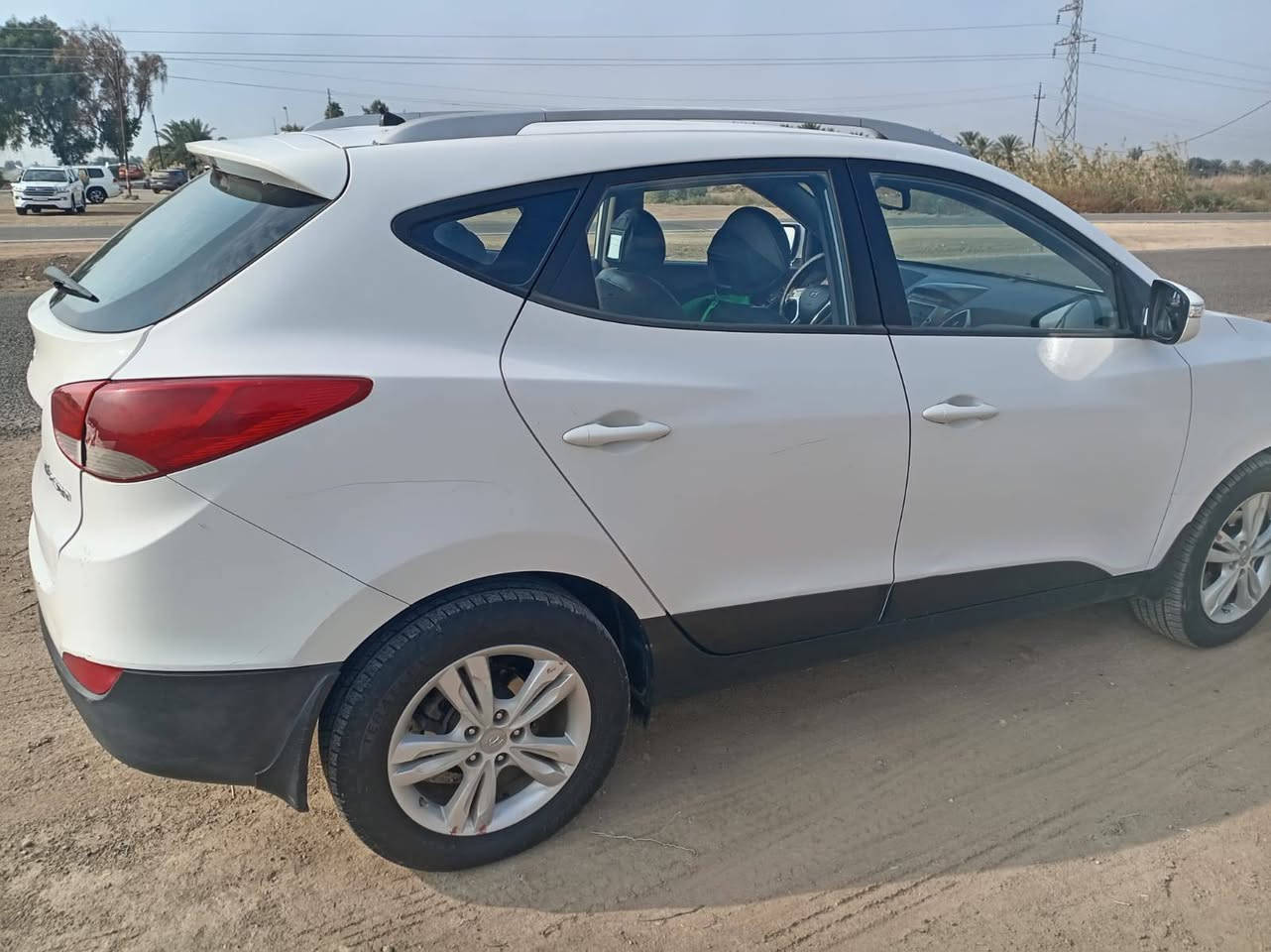 توسان. 2013 خليجي مقفول. رقم بغداد دولي بسمي حداديه جديده. تخم تاير.  منضومة تبريد جديده  غير متواجد عل فيس.  الاتصال عل الرقم ***********
