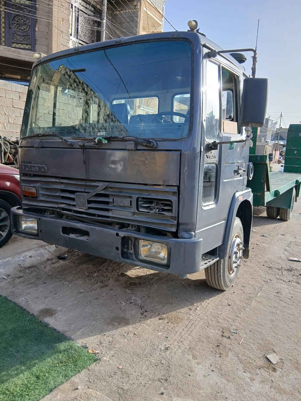 السلام عليكم لوري فولفو موديل 91 للبيع
سطحيه نظيفه اتصل على هذا الرقم***********
