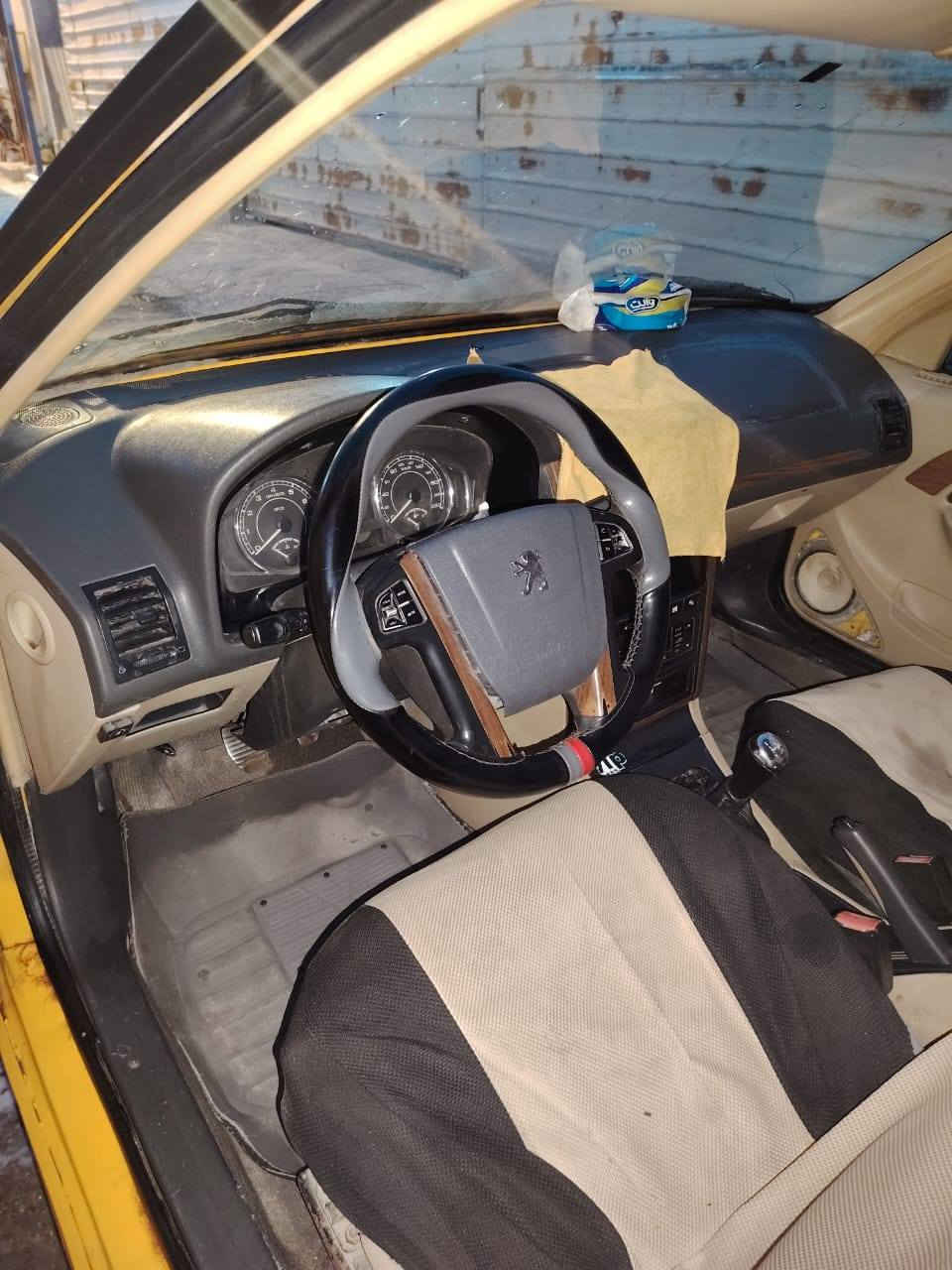 السلام عليكم بيجو باص موديل 18 السياره كلشي شغال بيها من كهربائيات ماكينه جير خير منه الله سياره ما ناقصه اي شيء جاهزه من كل شيء السعر ب 40 وبيها مجال وبخدمه الشراي العنوان البصره ابو الخصيب حي العسكري رقم الهاتف***********
