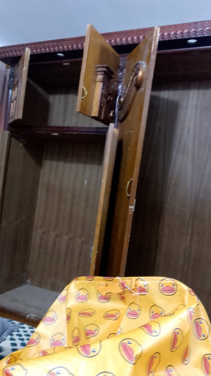 السلام عليكم ورحمة الله وبركاته

كنتور 6 أبواب صاج داخل وخارج نظيف مثل متشوفون بالصور كبير على غرفتي ومكعد عدل  والبيبان ينرادلها واحد مضبوط يشدهن حتى يكعدن عدل مفروكات شويه يعني الي يكعده لازم يجي يفتحه حتى يرقم البيبان ويكعده عدل ابيعه مثل مموجود يجي يفتحه ويشيله اني رجال معوق ما اكدر افتح وأشد 

السعر 150 قفل بدون عملة

المكان الكاظمية الطي نزال البو عبود قريب عن الشارع

رقم الهاتف:  ***********
