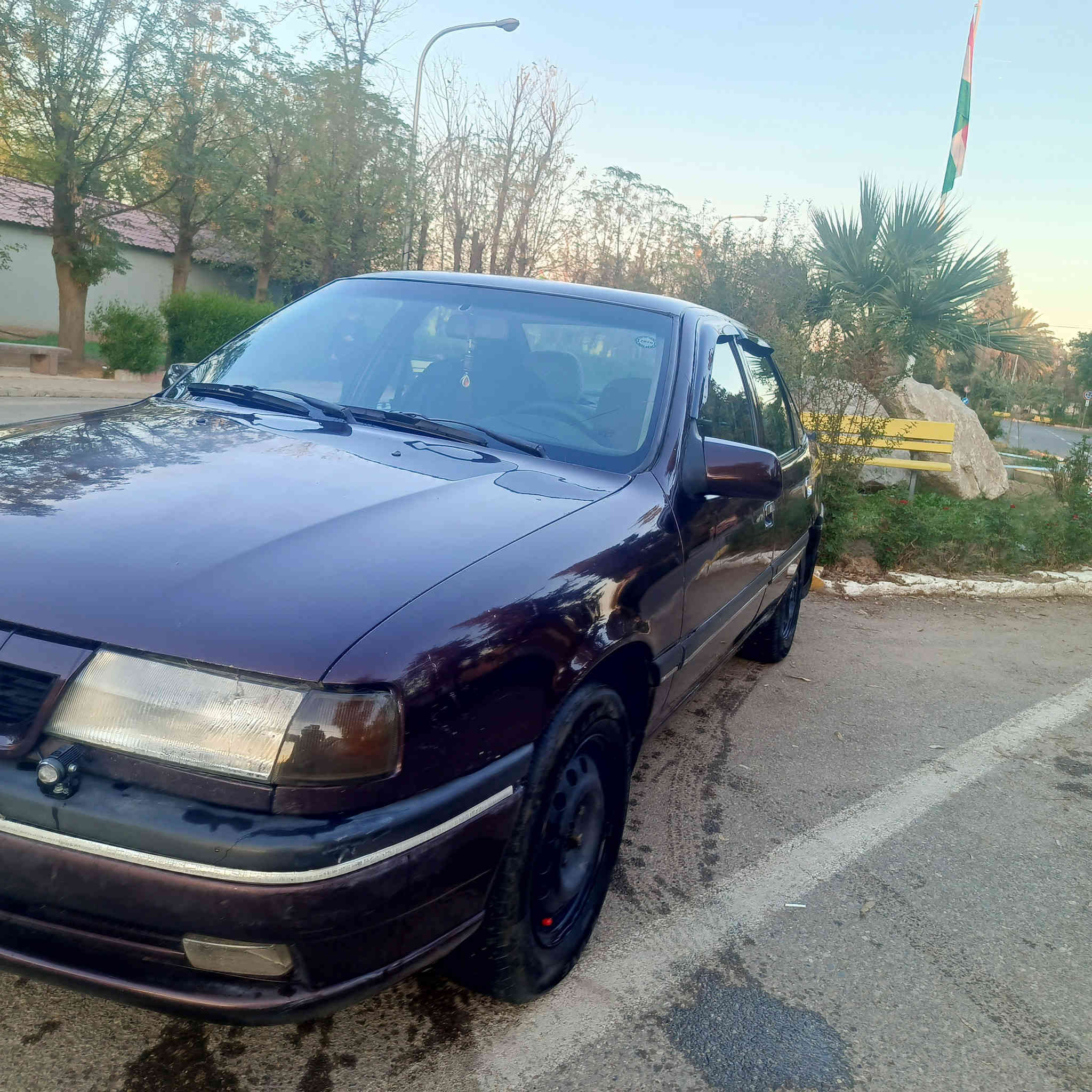 موديل 1992
مكينة 20 ئةوروپي 
سنوي 2029
رقم سليماني 
بي ليدراو دةعم 
جام كارةبا 
سلايت كارةبا 
سعرى 43مجال
***********
