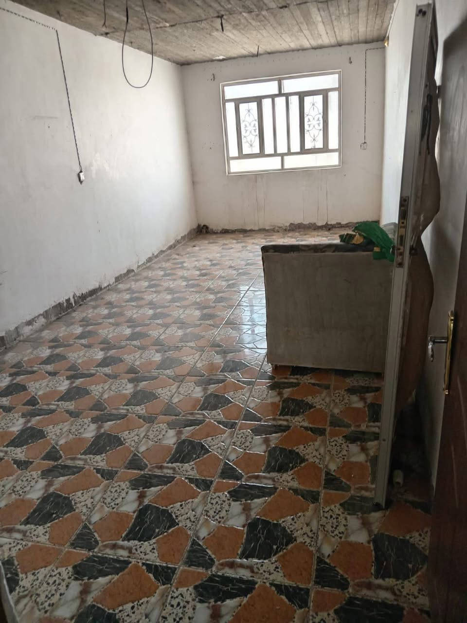 السلام عليكم مكتب عقارات الشمس  مقابيل المستشفى التركي !!!
                         بإدارة ((أحمد الگريطي))
                    
    ☎️***********
                        ☎️***********

 🏠دار للإيجار طابقين يحتوي على ثلاثة غرفه وكليدور وصاله ومطبخ ومجمع صحيات وكراج سياره 

⁦^⁠_⁠_⁠_⁠_⁠_⁠_⁠_⁠_⁠_⁠^⁩⁦(⁠✯⁠ᴗ⁠✯⁠)⁩⁦(⁠✯⁠ᴗ⁠✯⁠)⁩⁦^⁠_⁠_⁠_⁠_⁠_⁠_⁠_⁠_⁠_⁠^⁩

🌎 الموقع المهندسين قرب جامع زين العابدين 

⁦^⁠_⁠_⁠_⁠_⁠_⁠_⁠_⁠_⁠_⁠^⁩⁦(⁠✯⁠ᴗ⁠✯⁠)⁩⁦(⁠✯⁠ᴗ⁠✯⁠)⁩⁦^⁠_⁠_⁠_⁠_⁠_⁠_⁠_⁠_⁠_⁠^⁩

💸💰 قيمة الإيجار 325
