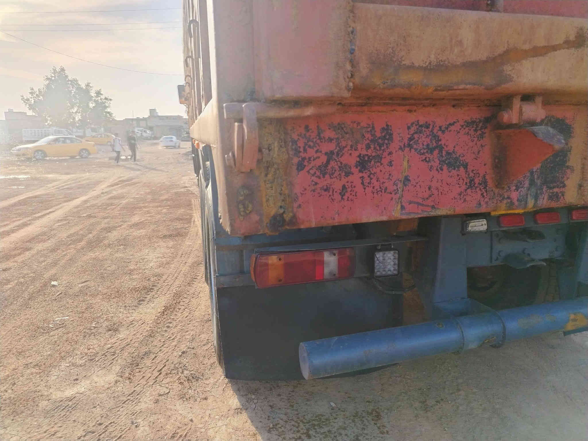 بدي فالفو للبيع الطول ٦ أمتار و٣٠سم كاعيه جديد ونظيفه الجك ألماني بيم خلفي مايلر السعر أربعه ونص بيه مجال قليل رقم الهاتف ***********
