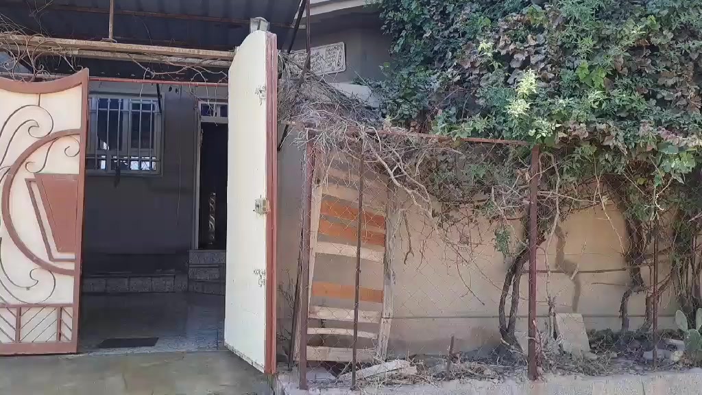 بيت للبيع قوسيات حي الزيتون مدخل اسواق ابو علي قرب اسواق الوتار مساحه 150 متر سعر 70 وبي مجال شيء بسيط خدمات كامل سند زراعي 25==***********===***********
