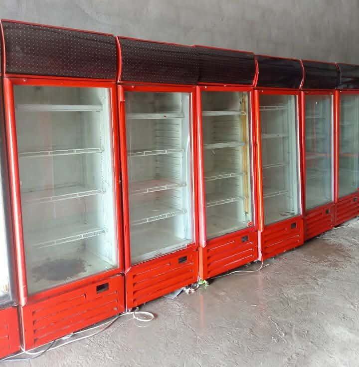 سلام عليكم عندي عوارض تك باب وعندي بابين اسعار مناسبه التك باب ٢٧٠ بيها مجال شرط نضافه شرط شغل البابين دبل ماطور تبريد ثلج شرط نضافه قطرت زنجار مابيها ابيع ٤٠٠ وبيها مجال قليل ***********
