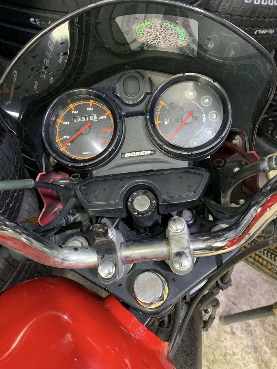 السلام عليكم
بوكسر موديل 2021 نازلة بشهر 12 
مرقم بغداد تحويل ثاني يوم 
الدراجة ما مشتغلة دليفري الله شاهد الدراجة استعمال شخصي ماشية 23 محرك ما مفتوح الدراجة خرسة 

السعر 2500 وبي مجال

***********
