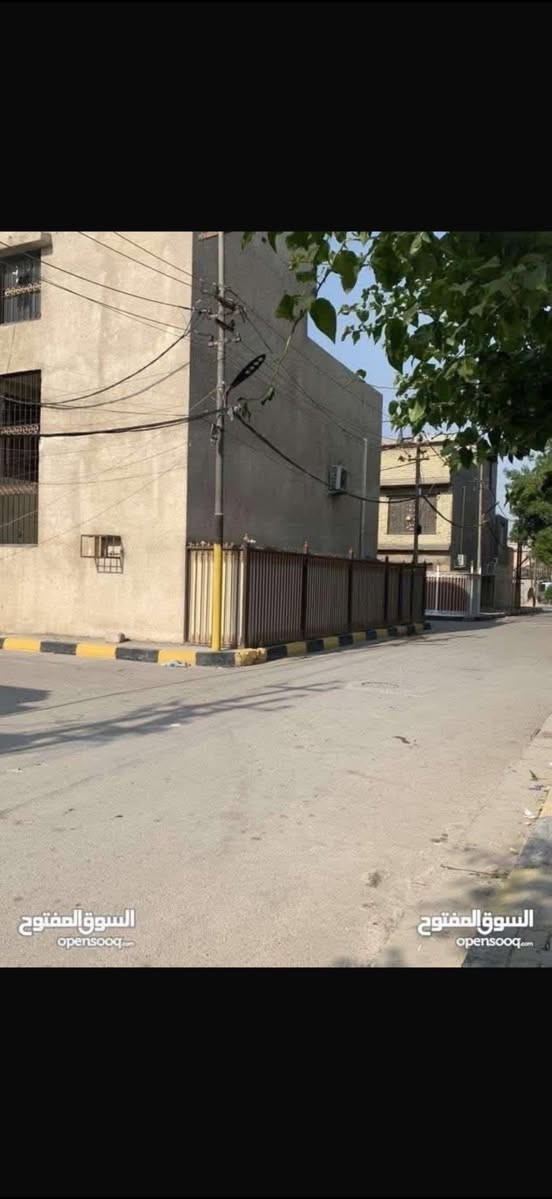 سلام عليكم 
بيت  ركن على ثلاث افرع للبيع في منطقة الزعفرانية بغداد  دور الجلود سعيدة
طابو ملك صرف
مساحة الارض ١٠٠
ومساحه البناء ١١٠
البيت يحتوي على سياج وكراج يكفي سياره وكرتج على طوول حول البيت وترك 

متكون من ٣ طوابع مع الطابق الاضافي اللي بالسطح الرابع 

ويحتوي ايضا على ٤ غرف نوم 
ومطبخ واستقبال وهول 
والطابق الثاني ثلاث غرف نوم

وثلاث حمامات واحد خارجي

والمنطقه من احسن المناطق اللي بالزعفرانيه واللي حاب يجي ويشوف 
عمرها ما فاضت بالمطر وكلشي قريب على البيت من خدمات ومدارس وسوك وقريبة جدا على شارع السندباد

للاستفسار الرقم ***********‬

والسعر ١٩٠ وقابل للتفاوض
