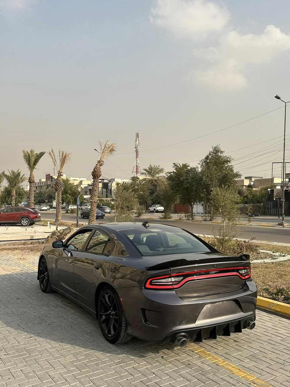 السلام عليكم
للبيع او مرواس حسب القناعه 
جارجر ٢٠١٨  هيمي 
وارد امريكي 
حادثه بلمنشور  
بيه صبغ صفحه وبنيد محدث 
بدون دواخل شرط 
نص موصفات 
محرك ٥٧٠٠ 
ماشيه ٦٦ كيلو. 
بصمه تشغيل 
بصمه بيبان 
كشنت كهرباء 
دواخل جديده 
تبريد قطعتين 
شاشه جبيره 
كامره خلفيه 
حساسات خلفيه 
السياره خير من الله 
صدر امامي خلفي جديد 
رقم شمالي بسمي تحويل مباشر 
السعر ١٧٠ وبيه مجال بسيط 
*********** 
مكاني بغداد حي الجهاد حي الحسين
