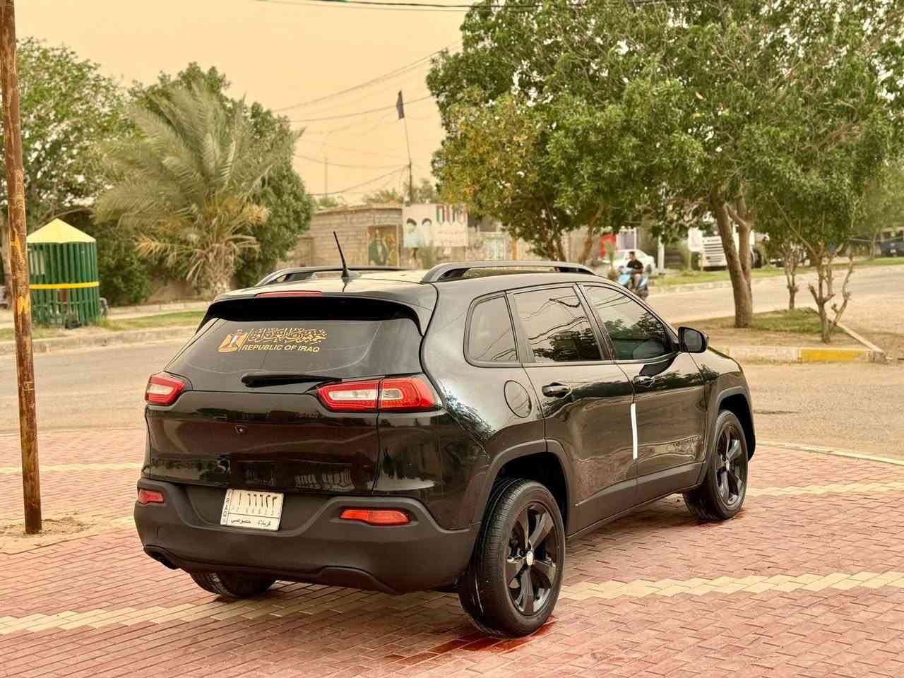 سلام عليكم ورحمة للبيع جيب بزون مديل 2018 واريد وأمريكي حادثه جاملغ وبنيد وبيه رشات صبغ جمالية والباقي مكفوله مكينه وكير مكفولات حداديه تخم تاير تبريد ثلج موصفات فول من عده الفتحه بصمه تحكم ستيرن شاشه كامره حساسات شاير مري مثبت سرعه كشنات جلد ويل كب كروم بصمه ابواب وبيه بعد موصفات رقم كربلاء مميز سنويه الغايه 2028 مشروع وطني سياره جديده وجاهزه من كلشي السعر 97وقابل للتفاوض الستفسار نتصل *********** مكان سياره كربلاء مكلف بلنشر
