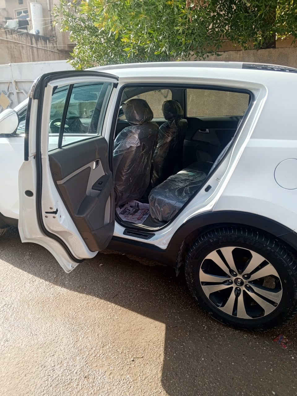 السلام عليكم
كيا سبورتج للبيع خليجي 2014مكفولة
سياره جديده سنويه جديد هزة جديد 
سعر 150وبيها مجال
مكاني بغداد الغزالية شارع المرور 
الاتصال ***********
