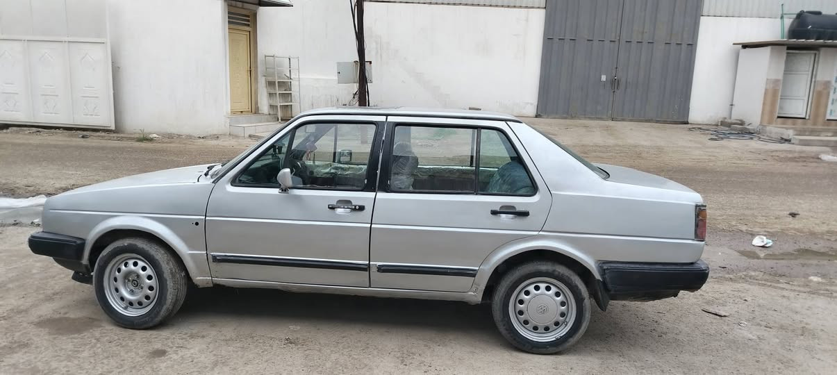 سلام عليكم جيتا موديل 87 سنويه عظم  رقم دولي  سعر 30 ورقه وبيها مجال رقم *********** رقم ***********
