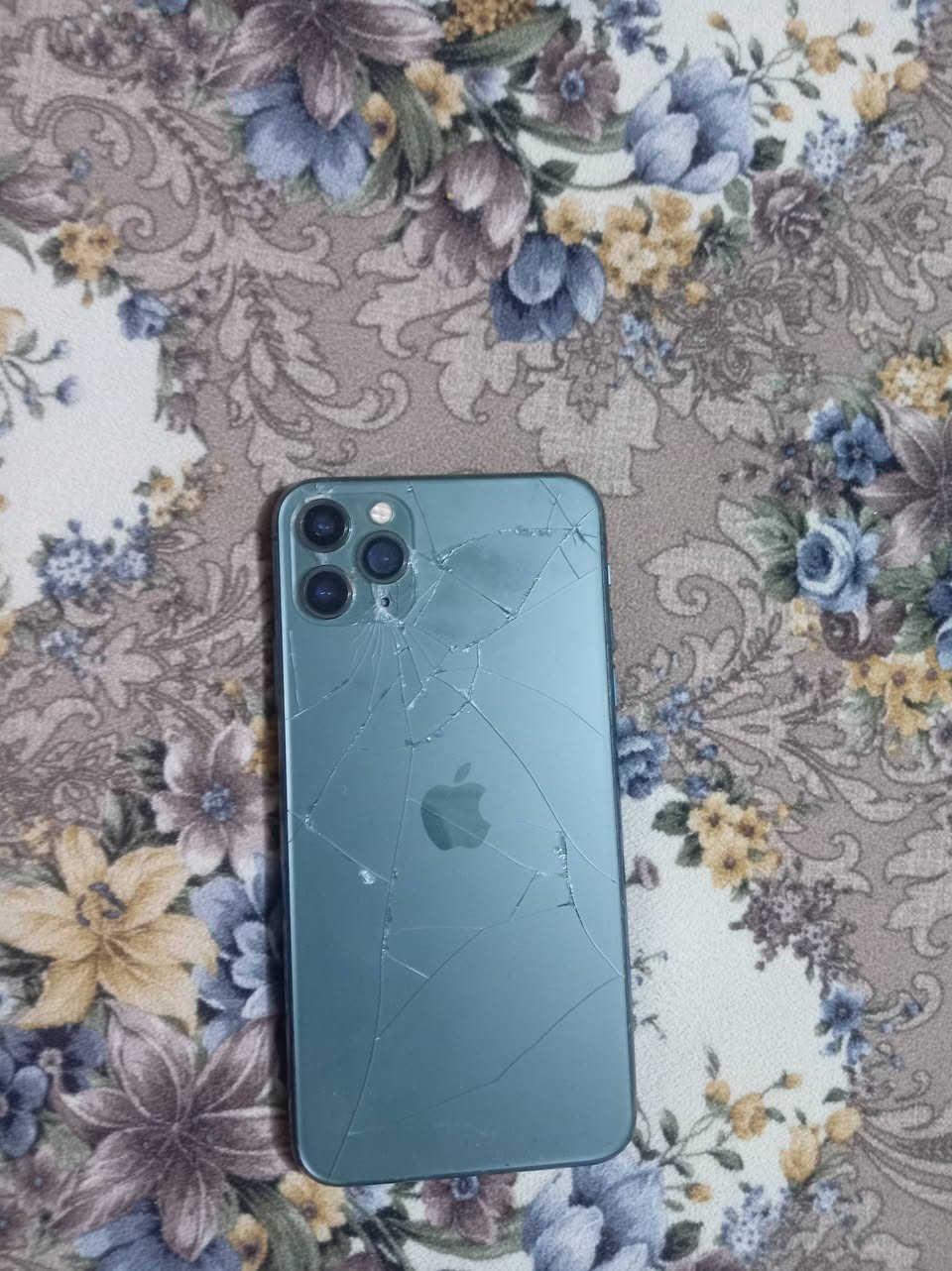 السلام عليكم ١١ برو ماكس للبيع ذاكره ٢٥٦ وبطاريه ٨٨ بي بس كسر بل ضهر السعر ٢٧٠ وبي مجال مستعجل عله البيع *********** مكاني حله ابو غرق
