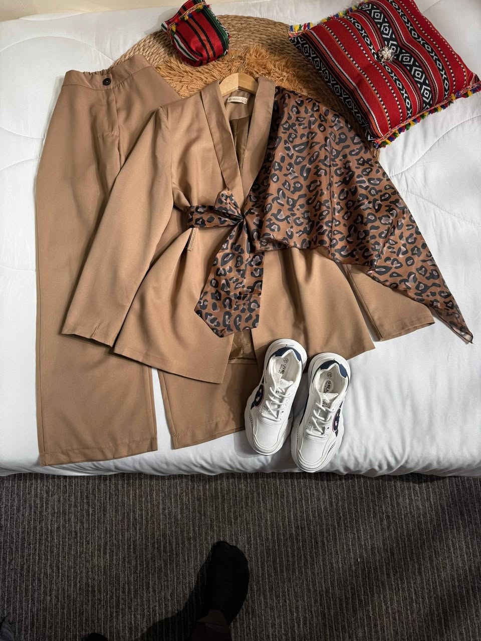 فخامه. وجمال. المديل طقم قطعتين روووعه 

🧶🧶نوع الخامة دابل تركي  ❤️

السعر. 28 ))

المقاسات   38🌹40🌹42🌹44🌹46🌹


**إذا كنت صاحب هذا الإعلان وتريد حذفه لأي سبب، رجاءا أرسل رسالة إلى الدعم الفني**