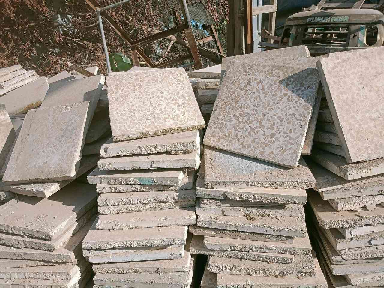 السلام عليكم. كاشي تفليش نظيف اذى بيها فطر لاتاخذها. سعر الوحده 500دينار. مكاني حله مركز مكلف بنشر هذى رقم راعيهن ***********
