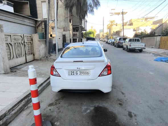 نيسان صني موديل 21 رقم سليمانية سنوية لل 2027 شهر 7 والسيارة بسمي
السيارة ماشية 106 الف كيلو 
ضررها جاملغ خلفي جهة السايق مصبوغ 
وبيها مكانين بارد كلش بسيطة 
محرك كير تبريد تدفئة كله مكفول باتري جديد تخم تاير جديد 
دوشمة جديدة للكشنات 
شاشة وكامرة خلفية دوارة 
داش كام امامي خلفي 
لايت عالي ناصي مع السكن مع بلوجكترات كلها لد ابيض 
4 سماعات بايونيرز مع مضخم صوت
السعر 105 وبيها مجال 
***********
