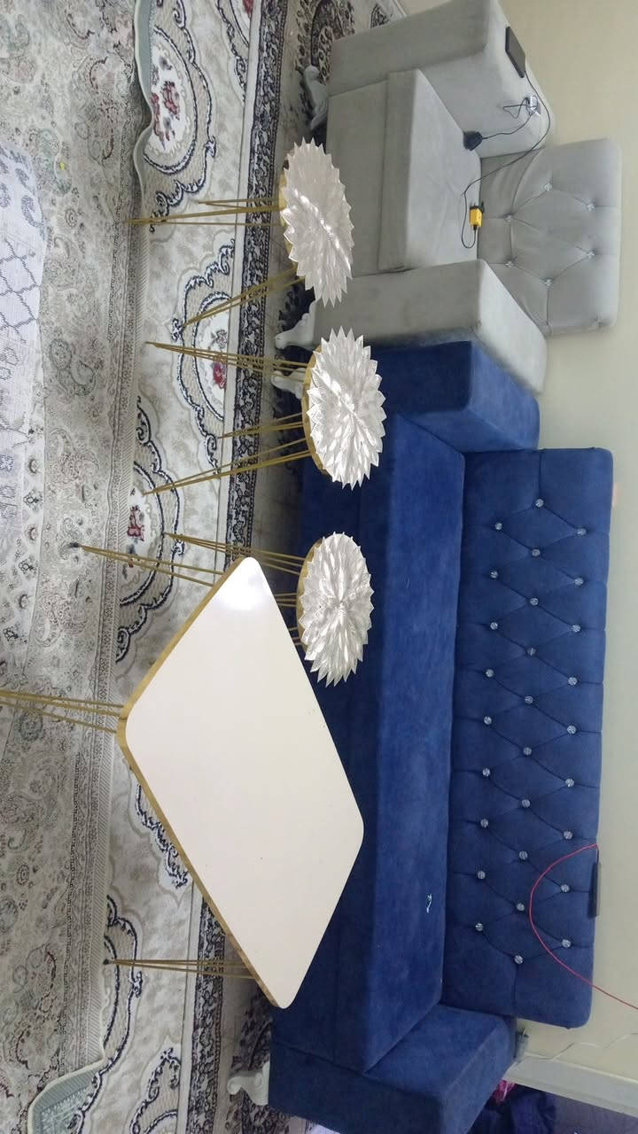 قنفات ويه الميز للبيع 250وبيهن مجال مامتواجد بلفيس***********
